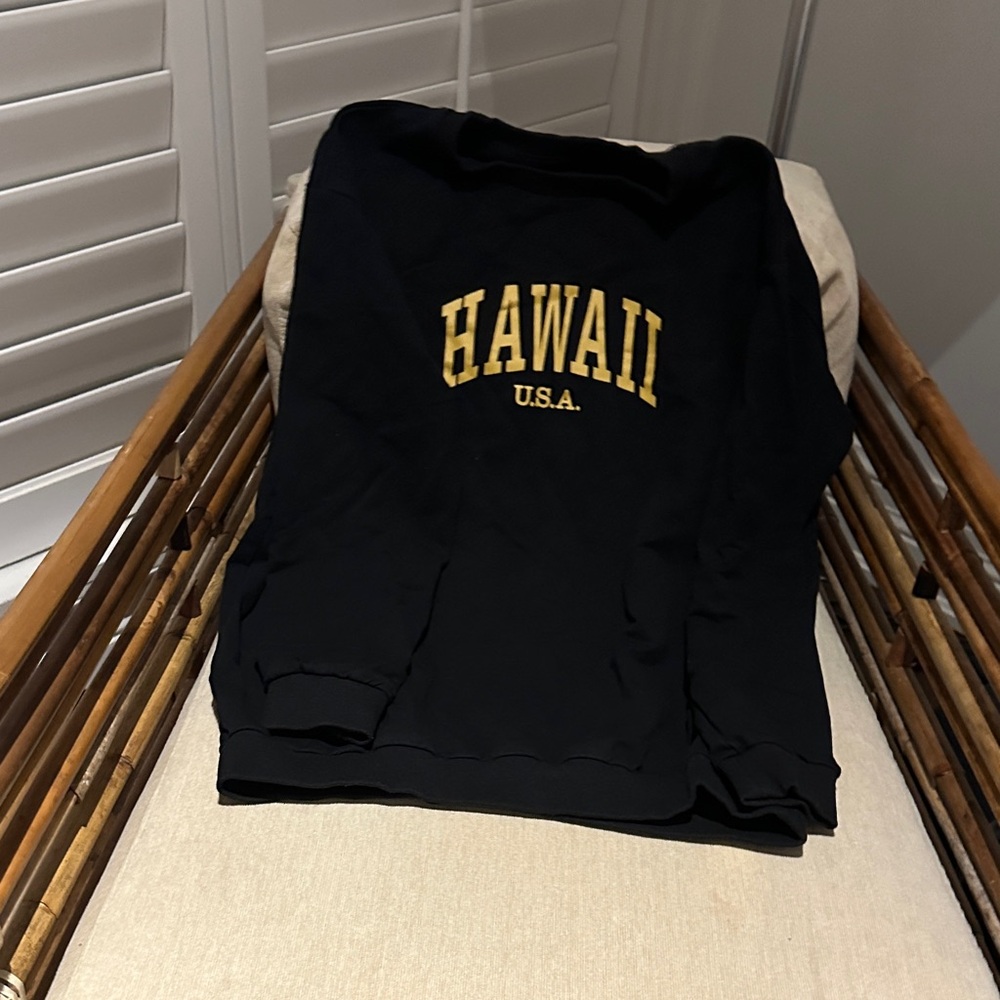 Hawaii U.S.A. Black Sweater